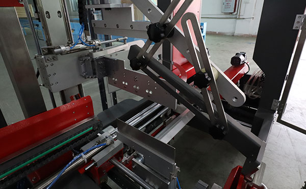 一字型自动封箱机,自动封箱机,佼佼者包装机生产厂家