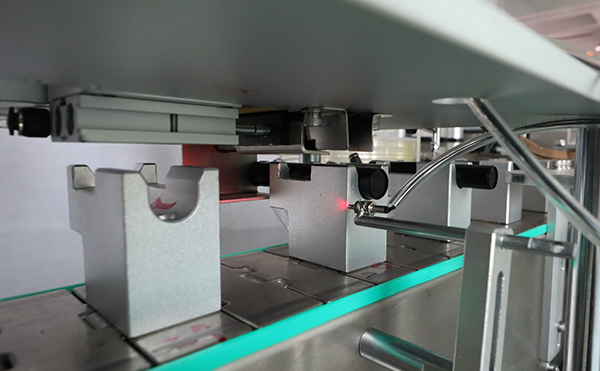 全自动套标机,套标机,饮料套标机